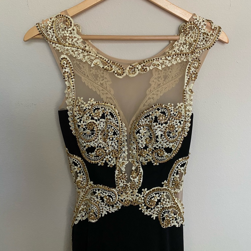 Sivalia Couture gown (Women’s size 2)